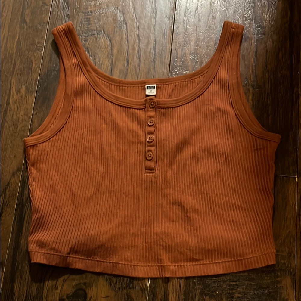 Uniqlo Ribbed Button-Front Cropped Tank Top in Rust